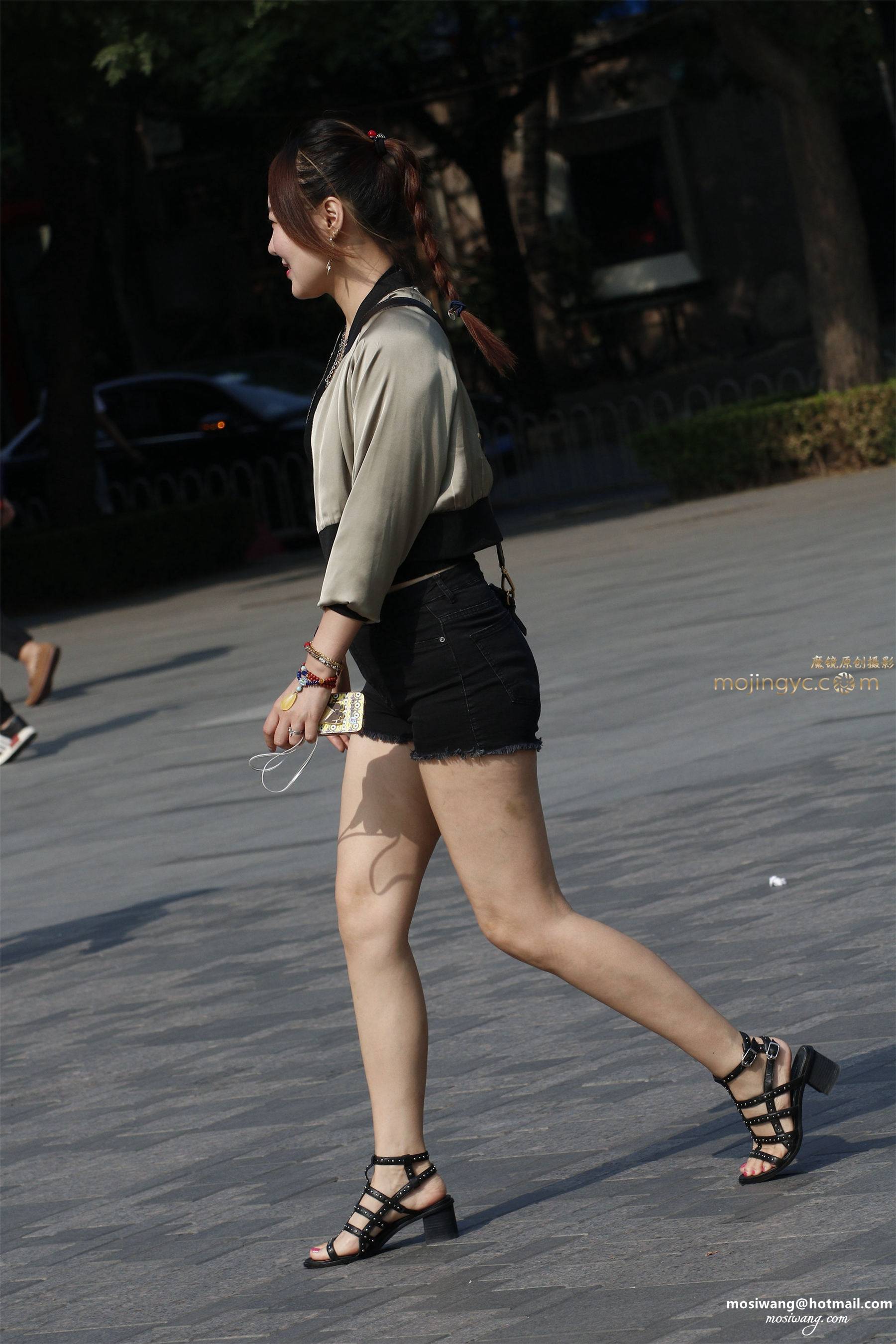 13-紧绷的热裤小姐姐小妹 [12P]-205100x579lv5l7mi6w0yv.jpg