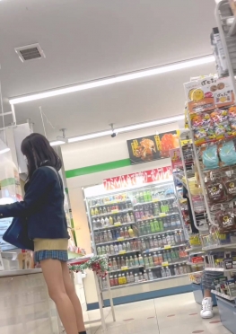 68327-68328陪着jk短裙长腿闺蜜逛商店视频，闺蜜却在后面跟拍
