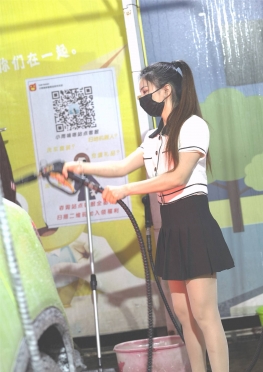 72650-72653自己洗车的短裙肉丝足高跟鞋大长腿美女视频