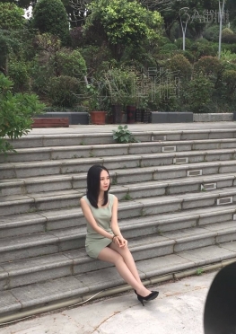 72659扯自己肉丝的大长腿短裙美女视频