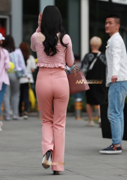 B11、婉约的风姿 街拍粉色紧身裤长腿美女套图