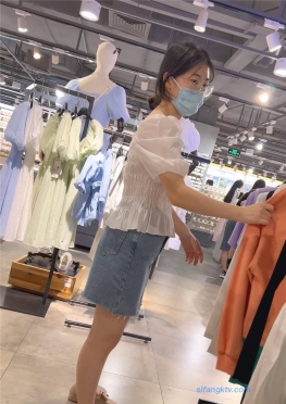 68634逛街买衣服的牛仔短裙小姐姐小姐姐视频