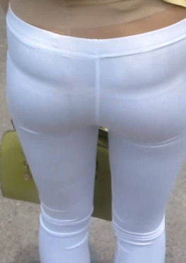 70686-70689商城搭讪紧身裤女孩去天台换小姐姐美足视频