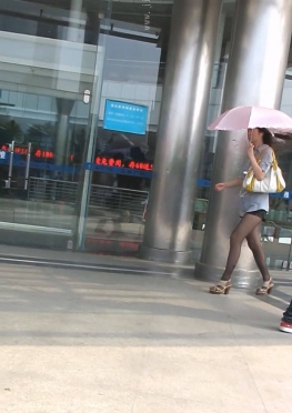 70621-70624逛街的黑丝大长腿短裙小姐姐美女视频