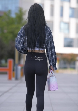 76077-76079逛街的黑色紧身瑜伽裤长腿美女视频