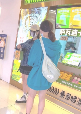 68497穿着卫衣的jk短裙小姐姐视频