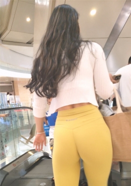 64386-64391魔镜街拍黄颜色紧身瑜伽裤大长腿极品美女视频