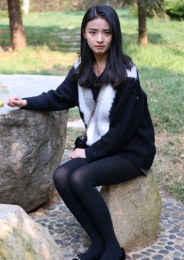 75685在教室里走来走去的厚黑美妹大长腿极品美女同妹视频