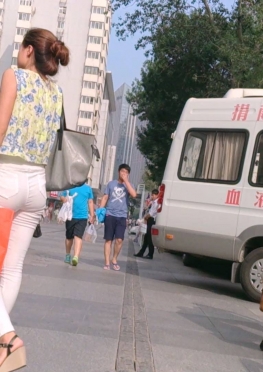 71948-71949逛街的白色紧身裤长腿美女视频