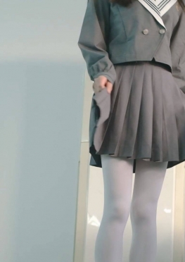 75734教室里的灰色jk短裙白丝小姐姐视频