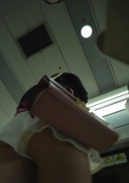 69361乘坐地铁的短裤热裤长腿小姐姐视频