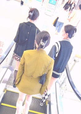 68524戴着口罩逛商场的短裙长腿漂亮小姐姐视频