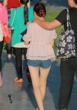 小短裤气质美女（25P）