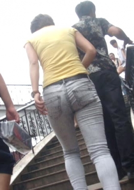 59731-59732逛街的紧身牛仔裤翘臀美女视频