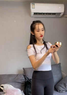 71277在家里玩腻了出去打球的黑色紧身裤长腿女孩视频