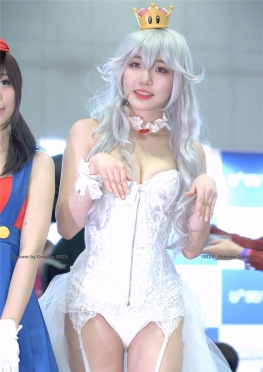 69725漫展现场的白丝长腿小姐姐视频