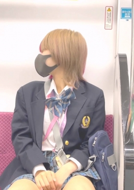 68363发型怪异的jk短裙某学校学姐视频