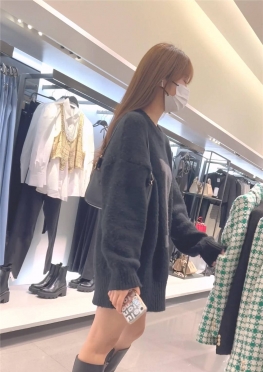 68710逛服装店买衣服的短裙长腿小姐姐视频