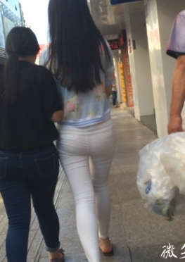 58833逛街的白色紧身裤翘臀美女视频