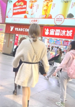 68423逛街的短裙小姐姐小姐姐视频