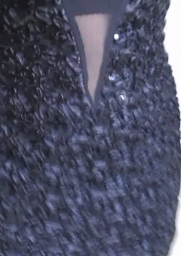 71003-71006在楼梯上换袜子的白色紧身裤长腿小姐姐视频