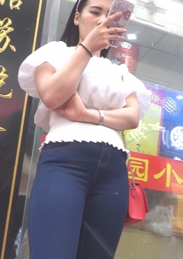 61217紧身牛仔裤美女视频