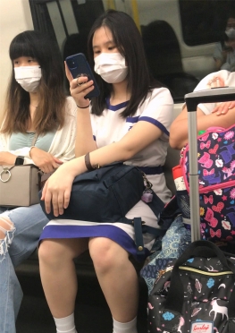 71349乘坐地铁的小姐姐视频