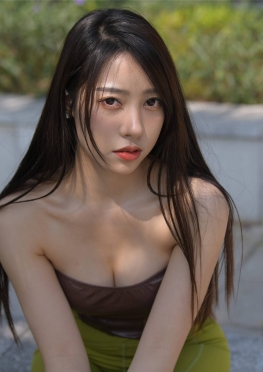 72519-72520长发飘飘的紧身瑜伽裤长腿翘Tun极品丰满美女视频