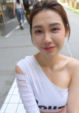 74362粉红色紧身皮裤长腿翘Tun美女视频