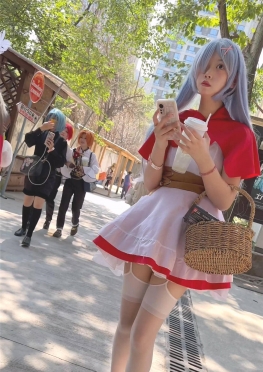 67323cosplay女仆装短裙白丝长腿女孩视频