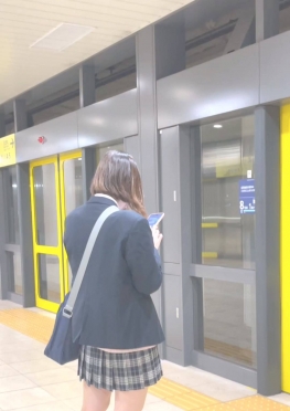 68354一个人等地铁的隔壁班jk短裙女同学视频