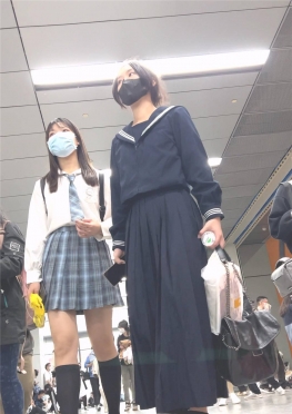 68903魔镜街拍第一站jk短裙大长腿女孩子视频