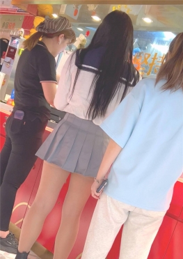 68742穿着jk短裙的肉丝足大长腿小姐姐视频