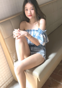 63935魔镜街拍第一站超短紧身大长腿女孩视频