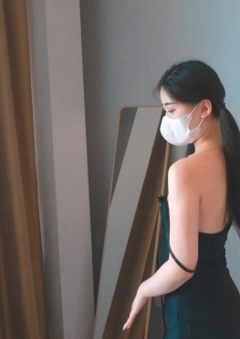 69214-69215戴口罩的短裙女孩，走楼梯的小姐姐视频