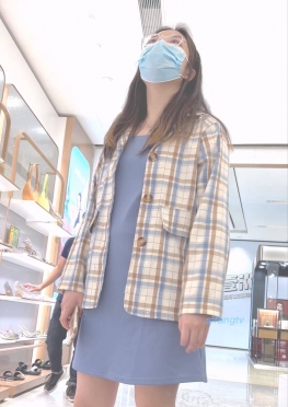 68522戴着口罩逛商场的短裙小姐姐小姐姐视频