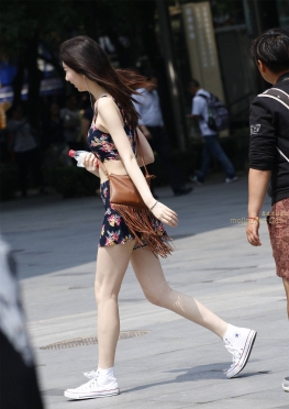 白嫩小姐姐套装热裤青春活力美妇女 [13P]