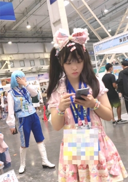 67420漫展现场的短裙长腿小姐姐视频