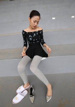 DXG-Z3-6-012【458P+1V】灰色紧身裤肉丝足长腿女同--套图视频