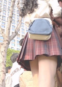 68989-68990逛漫展的jk短裙长腿小姐姐视频