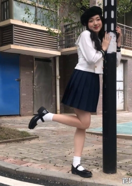 69351室外摆拍的女同学小姐姐视频
