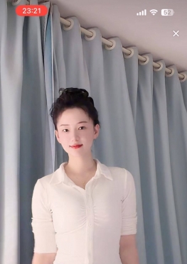 75532-75533紧身牛仔裤美女视频