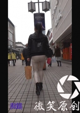 58822-58823-58824-58825逛街的白色紧身裤，黑色皮裤翘臀美女视频