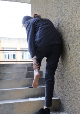 DXG-Z5-1-018【435P+2V】校园偶遇制服肉丝足长腿女同--套图视频