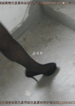 70558-70570楼梯上换肉丝足的黑丝大长腿美女视频