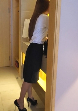 72619-72624在酒店里拍照的肉丝足短裤长腿美女视频