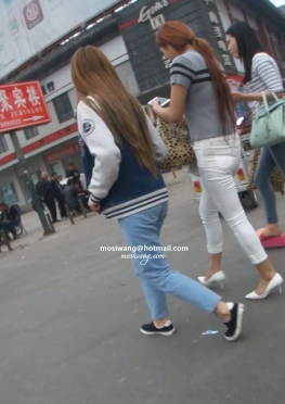75939-75941逛街的紧身裤牛仔裤长腿美女视频