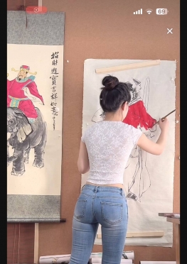 75556爱画画的紧身牛仔裤美女视频