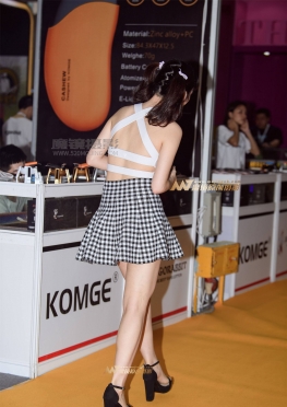 展位上的童颜巨乳模特 长腿短裙小姐姐