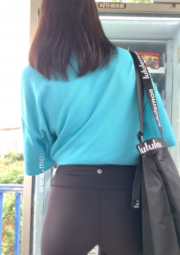 61819-61820游玩的黑色紧身瑜伽裤长腿女孩视频